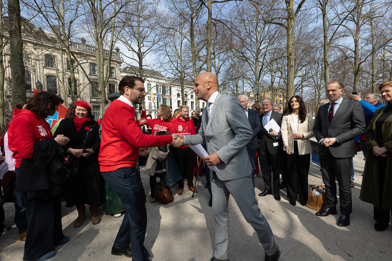 Caspar van den Berg, voorzitter van Universiteiten van Nederland (l) en senator Theo Rietkerk (r)