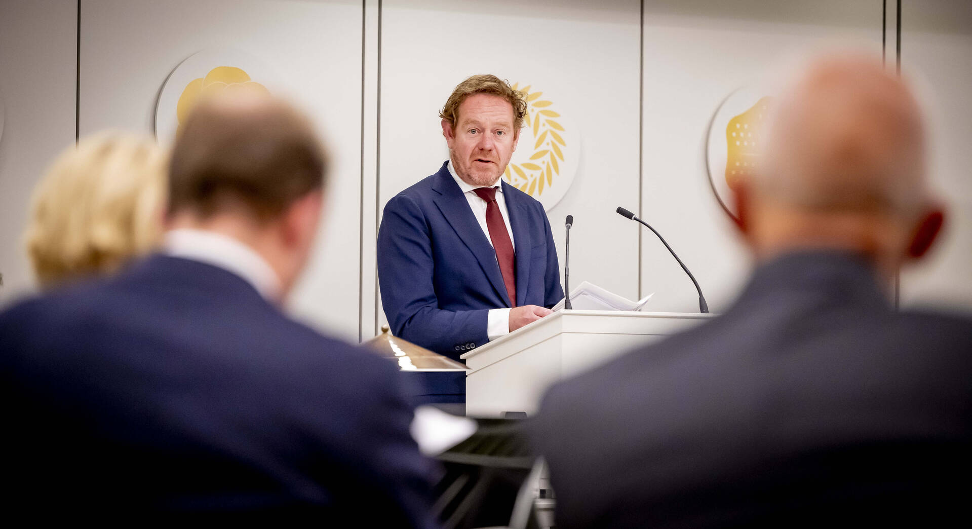 Minister Van Weel tijdens het debat op 20 mei 2025