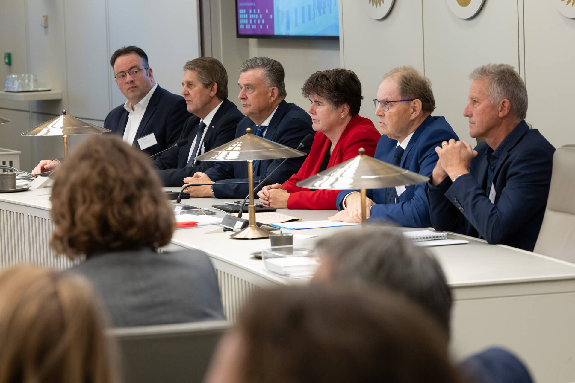 De sprekers tijdens de bijeenkomst