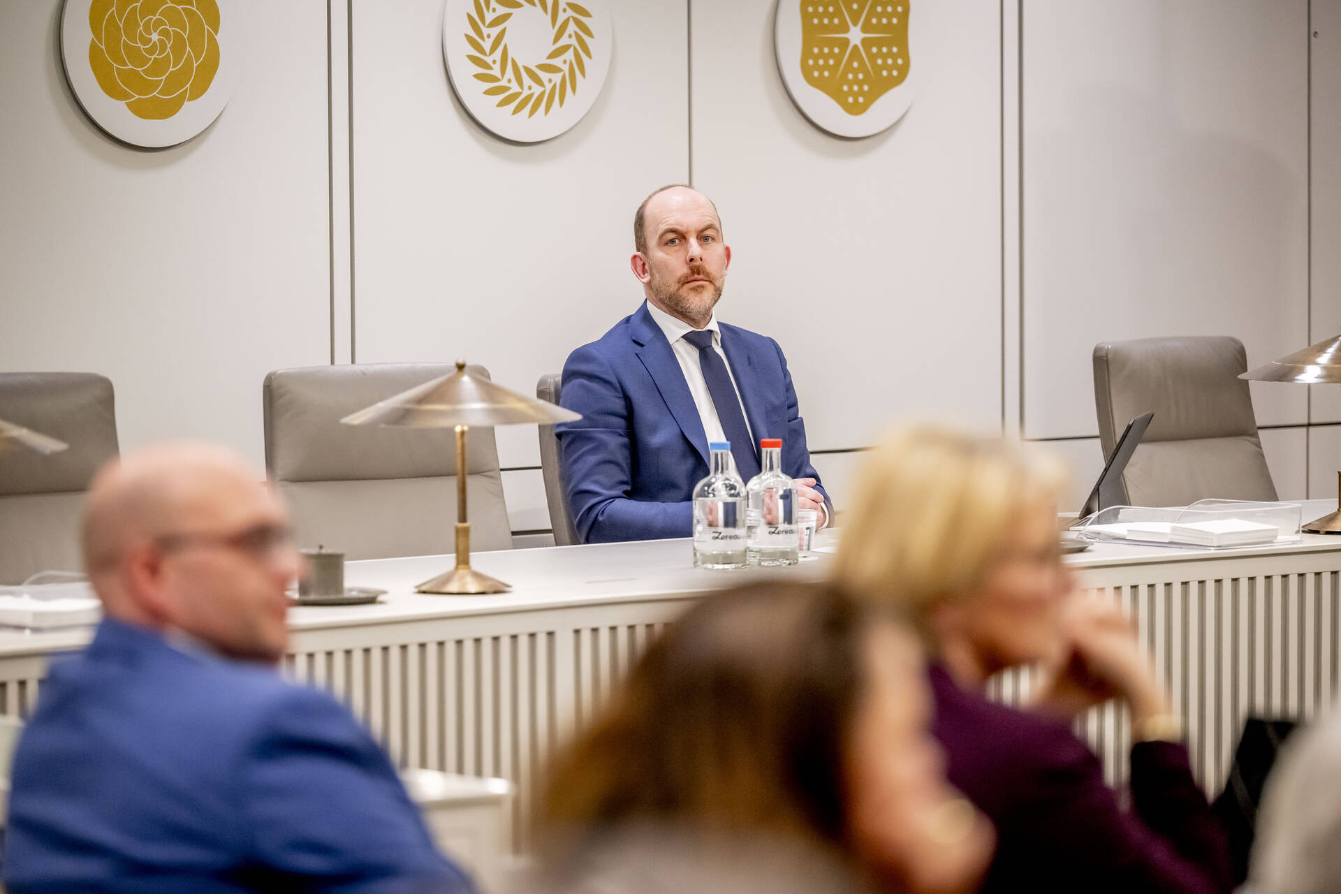 Senaat verwerpt strafbaarstelling illegaliteit, stemt in met tweestatusstelsel