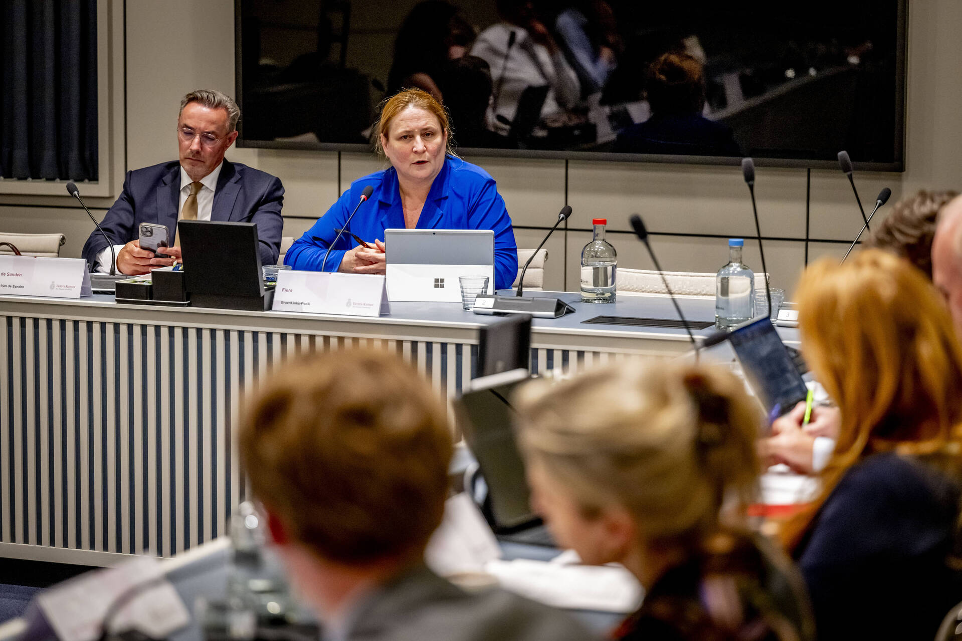 De rapporteurs, Mary Fiers en Cees van de Sanden, tijdens het mondeling overleg over de Europese-omnibusvoorstellen AI en digitalisering